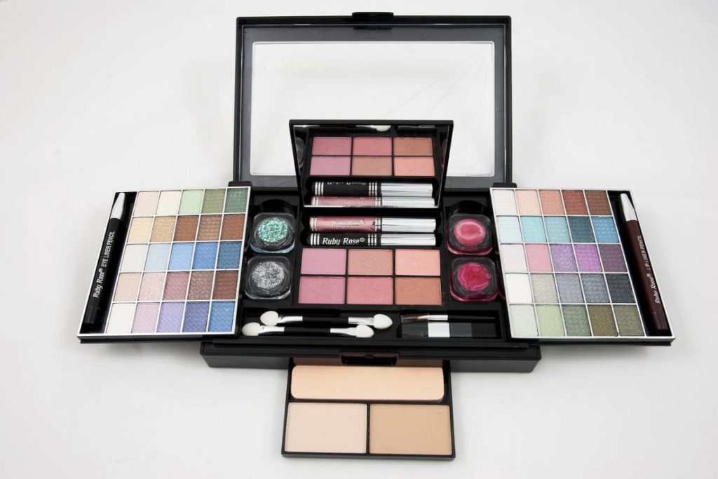 Makeup Kit - Buy Online Best Makeup Kit at Best Prices