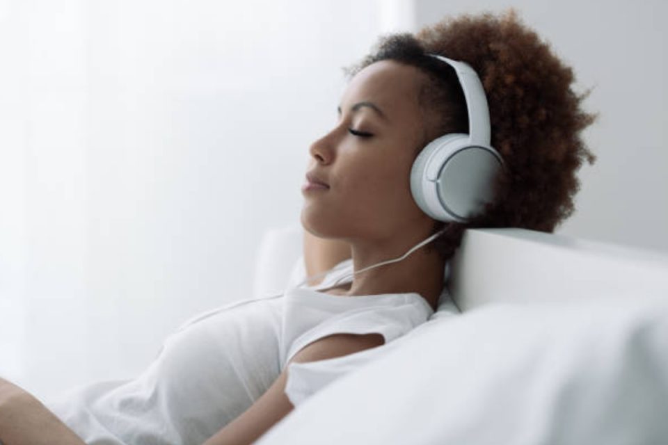 how does music reduce stress
